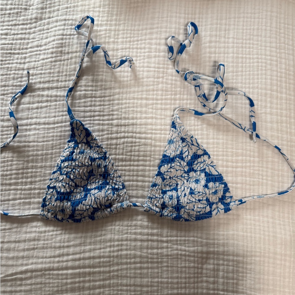 Source Unknown Blue and White Floral Bikini Top